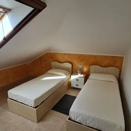 Vivi. Piscina, Idro, Giardino E Condizionatore * Capitana