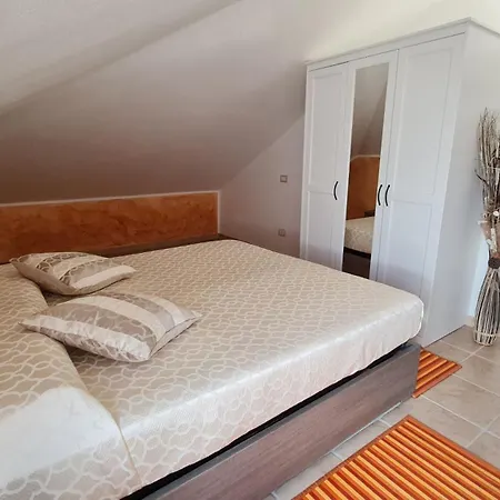 Villa Vivi. Piscina, Idro, Giardino E Condizionatore Capitana